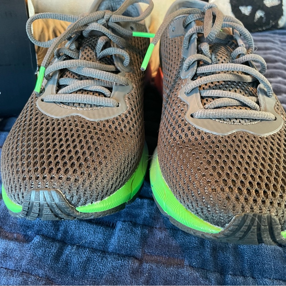 Under Armour HOVR Sonic 4 in Black and Pink NWT - Picture 6 of 6